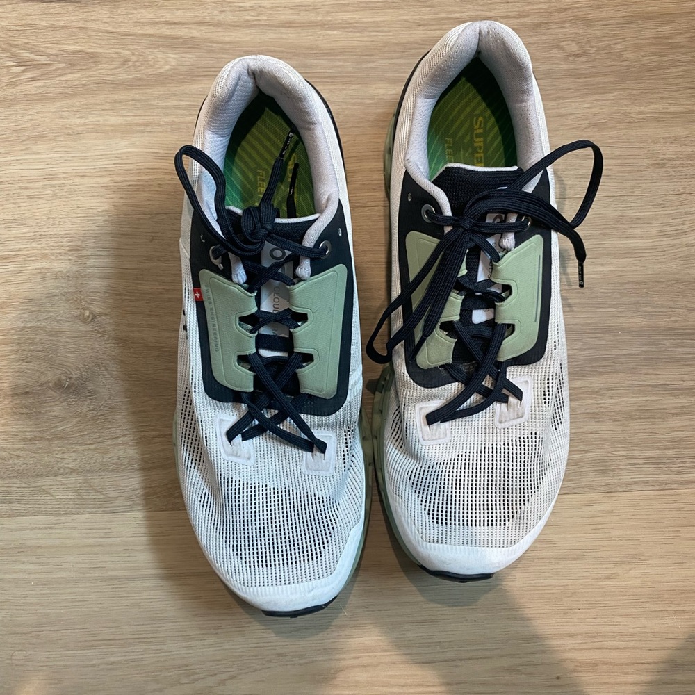 On Cloudstratus On Running Size 10 White And Green - image 1